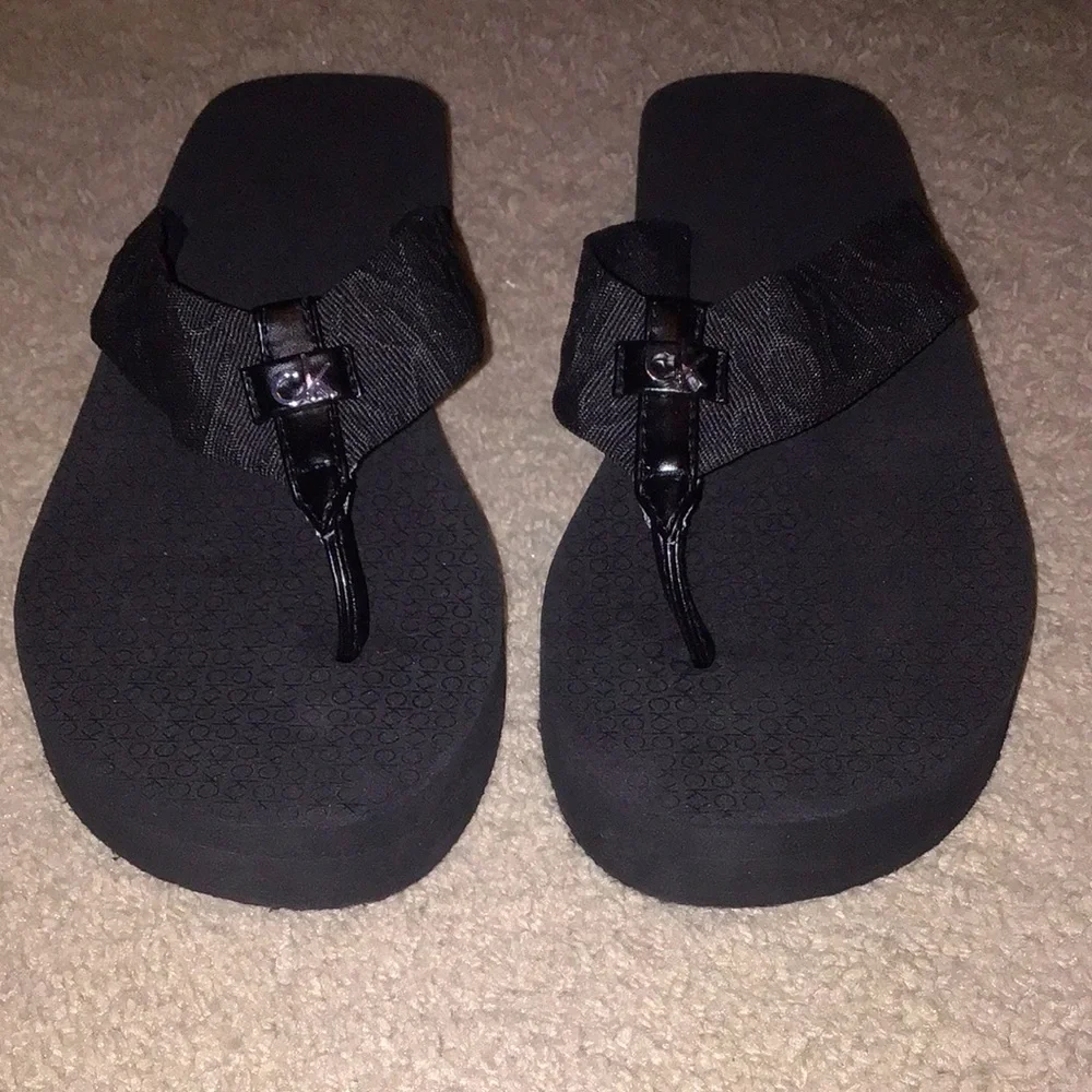 Calvin Klein flip flop platform sandals